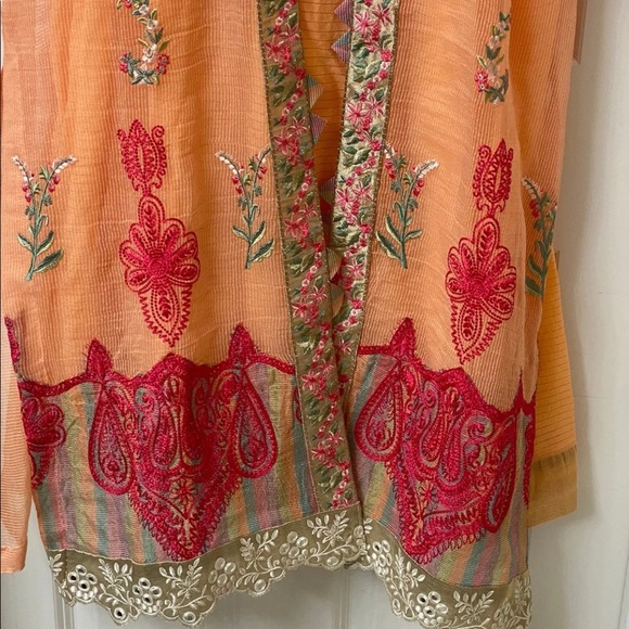 Salwar Kameez - Picture 2 of 6